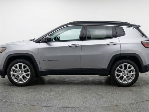 Used 2025 Jeep Compass Limited image 5