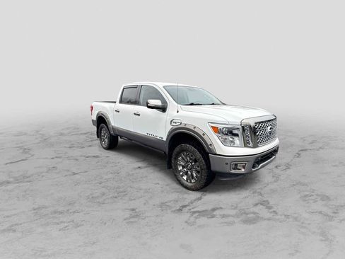 Used 2018 Nissan Titan S image 2