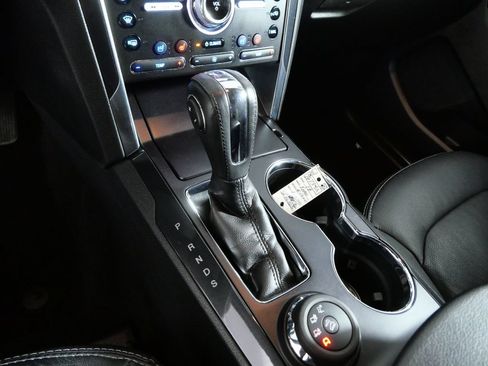 Used 2018 Ford Explorer Limited w/ Equipment Group 301A AWD/4WD image 15