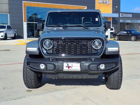Used 2025 Jeep Gladiator Sport AWD/4WD image 4
