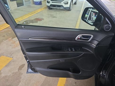 Used 2021 Jeep Grand Cherokee Limited w/ Premium Lighting Group AWD/4WD image 26