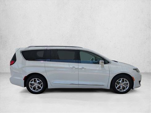 Used 2020 Chrysler Pacifica Limited FWD image 4