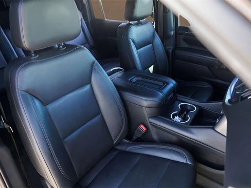 Used 2021 Chevrolet Suburban Z71 image 32