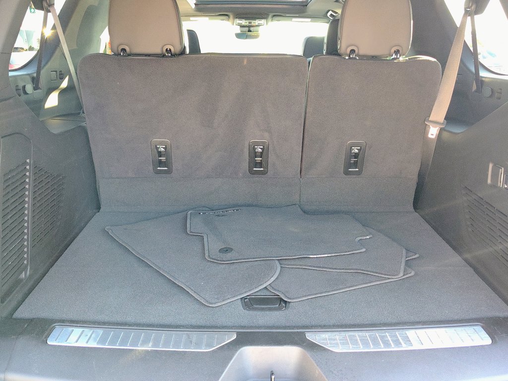 Used 2025 Chevrolet Suburban High Country AWD/4WD image 19