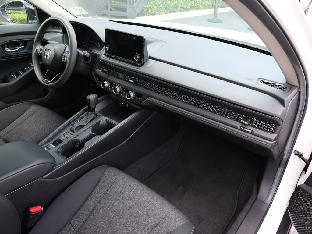 Used 2025 Honda Accord SE image 18