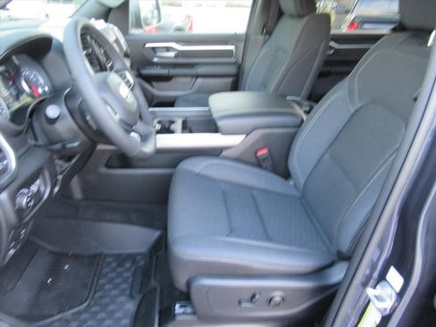 New 2026 RAM 1500 4x4 Crew Cab image 17