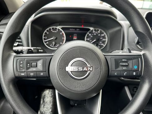 Used 2024 Nissan Rogue SV FWD image 25