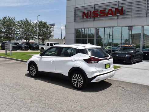 Used 2023 Nissan Kicks SV FWD image 5