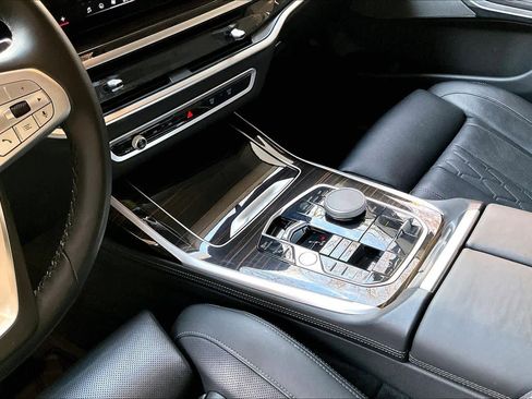Used 2025 BMW X7 xDrive40i image 17