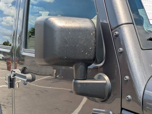 Used 2017 Jeep Wrangler Unlimited Sahara w/ Connectivity Group AWD/4WD image 11