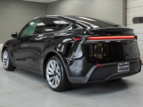 Used 2026 Tesla Model Y Long Range AWD/4WD image 31