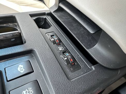 Used 2013 Lexus RX 450h AWD w/ Navigation Pkg image 21