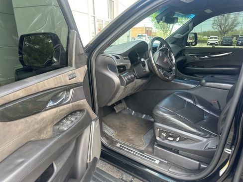Used 2018 Cadillac Escalade ESV Platinum AWD/4WD image 5