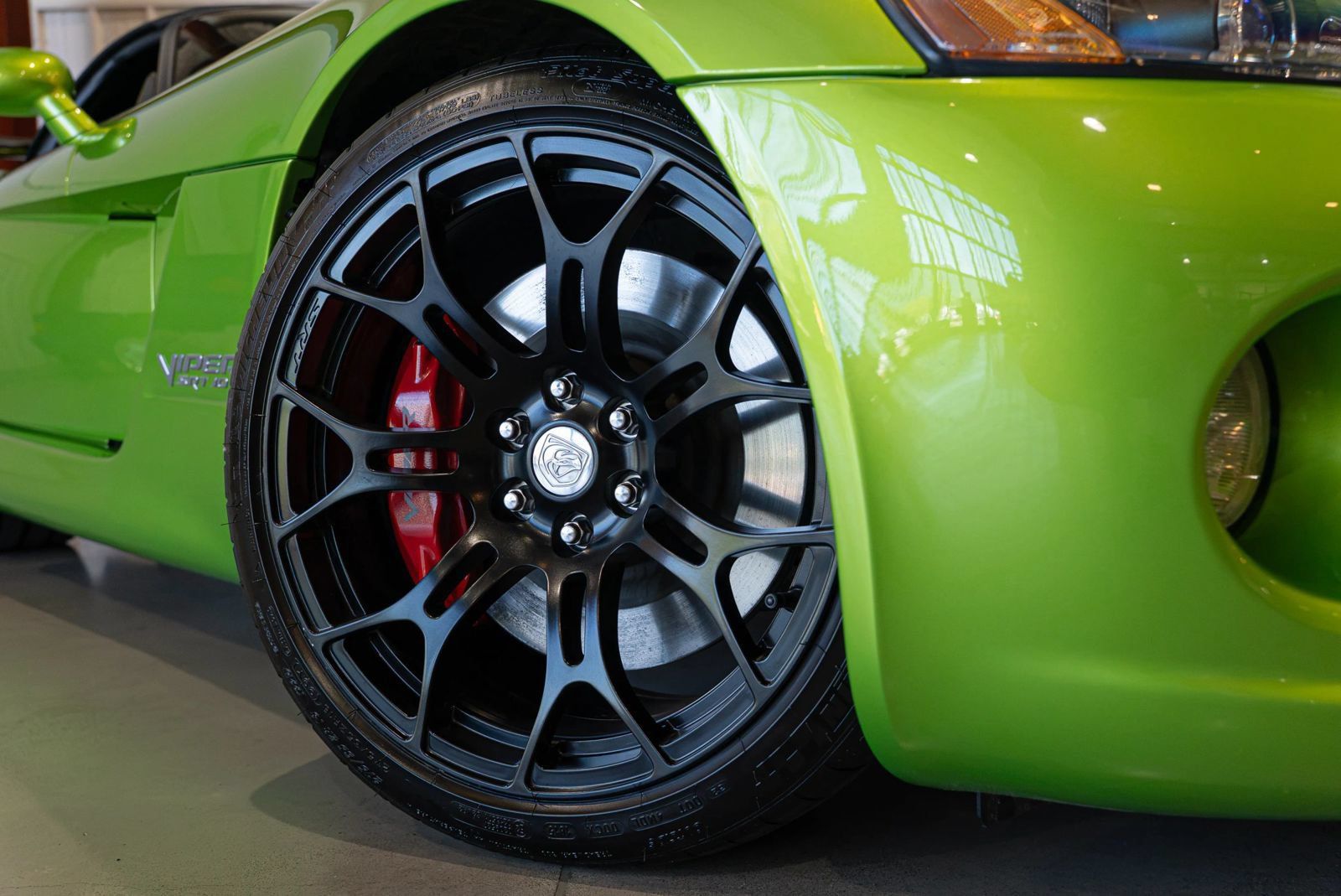Used 2010 Dodge Viper SRT-10 RWD image 4