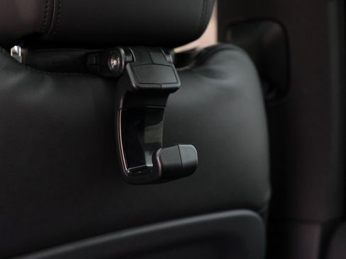 Used 2025 Land Rover Range Rover SE image 38