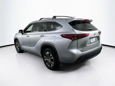 Used 2022 Toyota Highlander XLE image 7