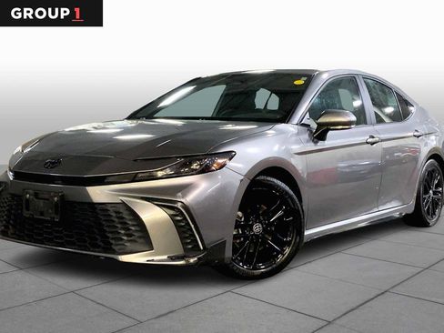 Certified 2025 Toyota Camry SE image 1