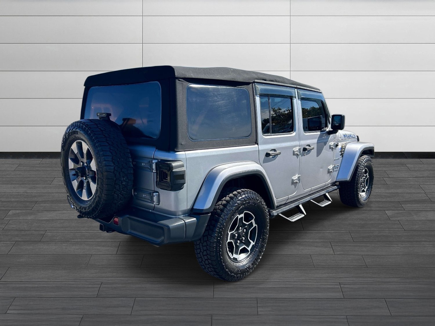Used 2018 Jeep Wrangler Unlimited Sahara AWD/4WD image 3
