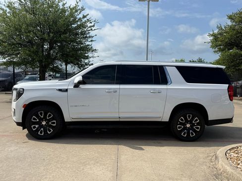 Used 2023 GMC Yukon XL Denali image 2