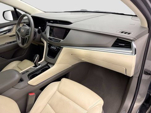 Used 2017 Cadillac XT5 Luxury w/ Driver Awareness Package FWD image 15