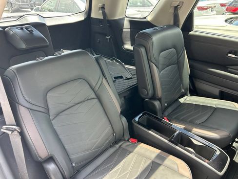 Used 2025 Nissan Pathfinder Platinum FWD image 50