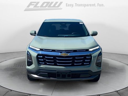 Used 2025 Chevrolet Equinox LT image 2