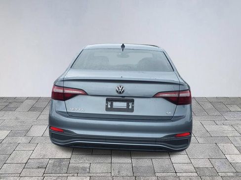 Used 2023 Volkswagen Jetta SE w/ Panoramic Sunroof Package FWD image 6