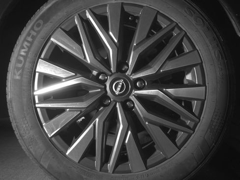 Used 2025 Nissan Altima 2.5 SV FWD image 15