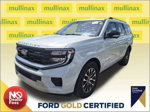 Used 2025 Ford Expedition Platinum AWD/4WD image 1