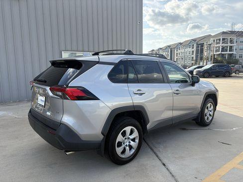 Used 2019 Toyota RAV4 LE w/ Carpet Mat Package FWD image 8