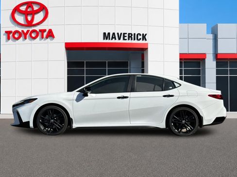 New 2026 Toyota Camry Hybrid FWD image 2
