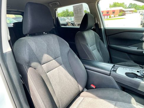 Used 2024 Nissan Rogue SV FWD image 10