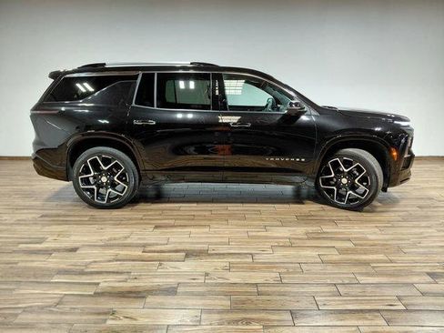Used 2025 Chevrolet Traverse High Country w/ LPO, Floor Liner Package AWD/4WD image 48