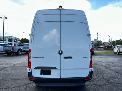Used 2022 Mercedes-Benz Sprinter 3500 image 6