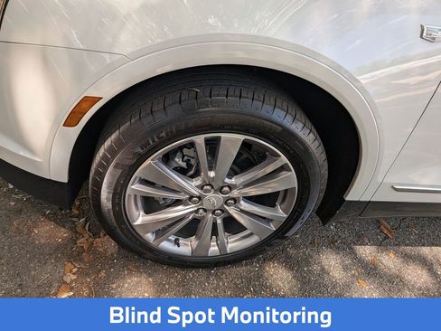 Used 2025 Cadillac XT5 Premium Luxury image 12