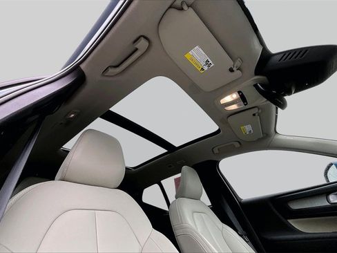 Used 2024 Volvo XC40 B5 Ultimate w/ Climate Package image 27