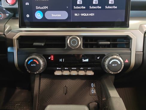 Used 2025 Toyota Tacoma TRD Off-Road AWD/4WD image 26
