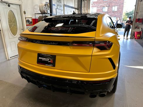 Used 2022 Lamborghini Urus Base image 6