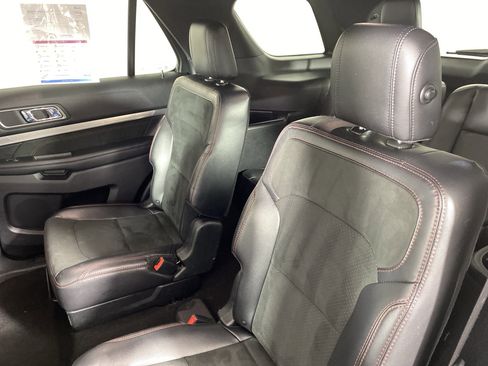 Used 2019 Ford Explorer XLT w/ Equipment Group 202A image 33