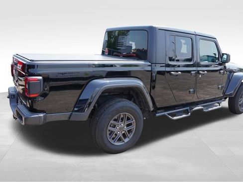 Used 2024 Jeep Gladiator Sport AWD/4WD image 3