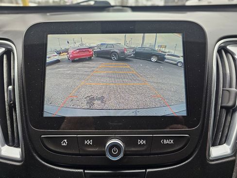 Used 2017 Chevrolet Malibu LT image 23