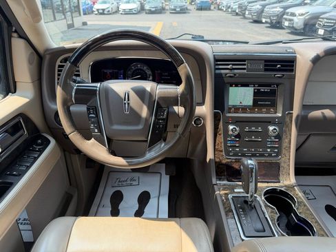 Used 2017 Lincoln Navigator Select AWD/4WD image 12