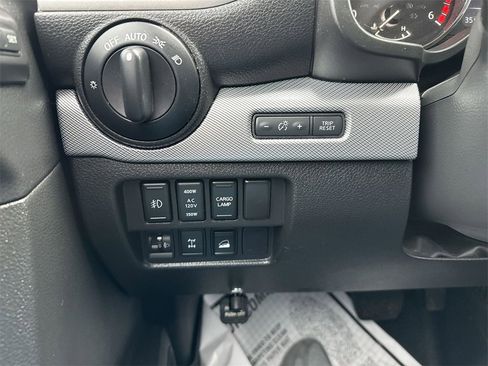 Used 2017 Nissan Titan PRO-4X image 18