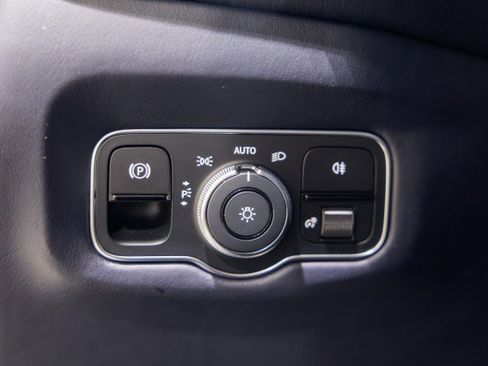 Used 2020 Aston Martin DBS Superleggera image 25