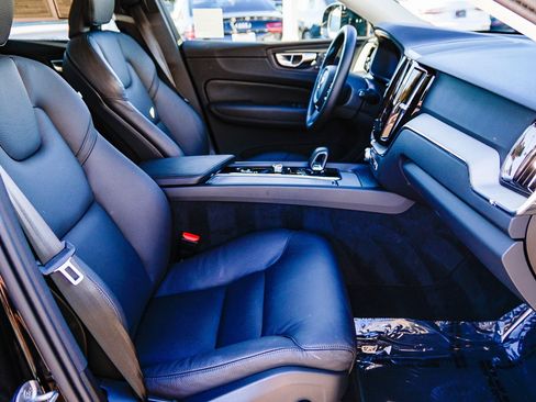 Used 2025 Volvo XC60 B5 Plus image 18