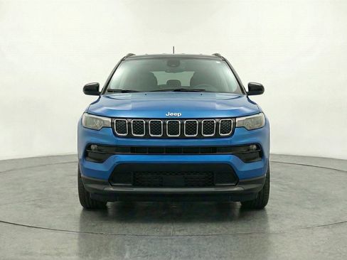 Used 2025 Jeep Compass Limited AWD/4WD image 2