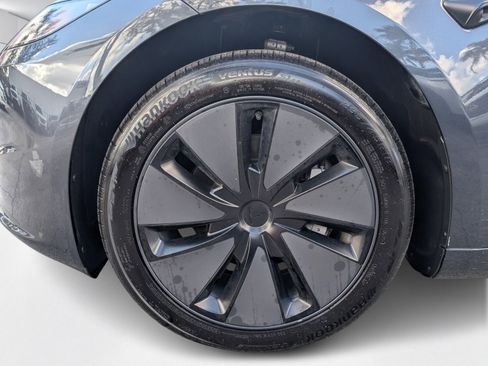 Used 2025 Tesla Model 3 image 9