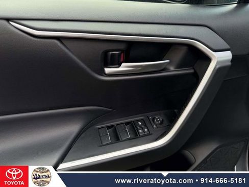 Used 2023 Toyota RAV4 XLE AWD/4WD image 9