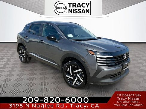 New 2026 Nissan Kicks SV image 1