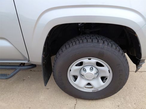 Used 2022 Toyota Tacoma SR image 25